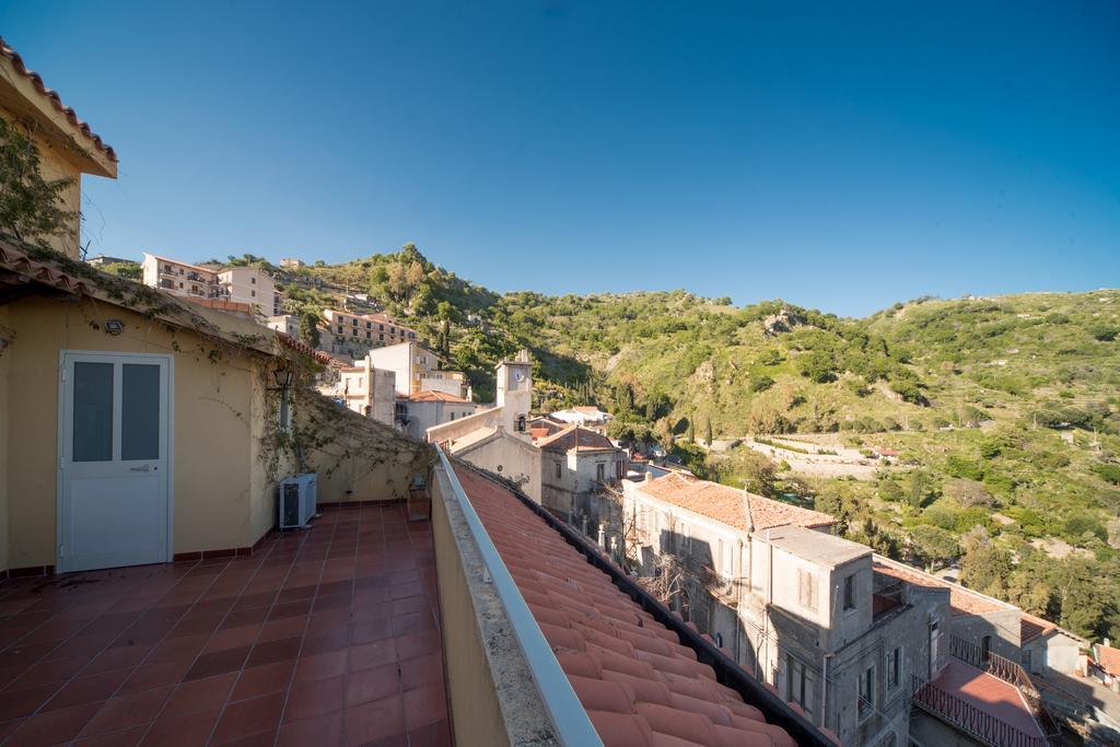 The Clock Houses Borgo Gallodoro Letojanni Exterior photo